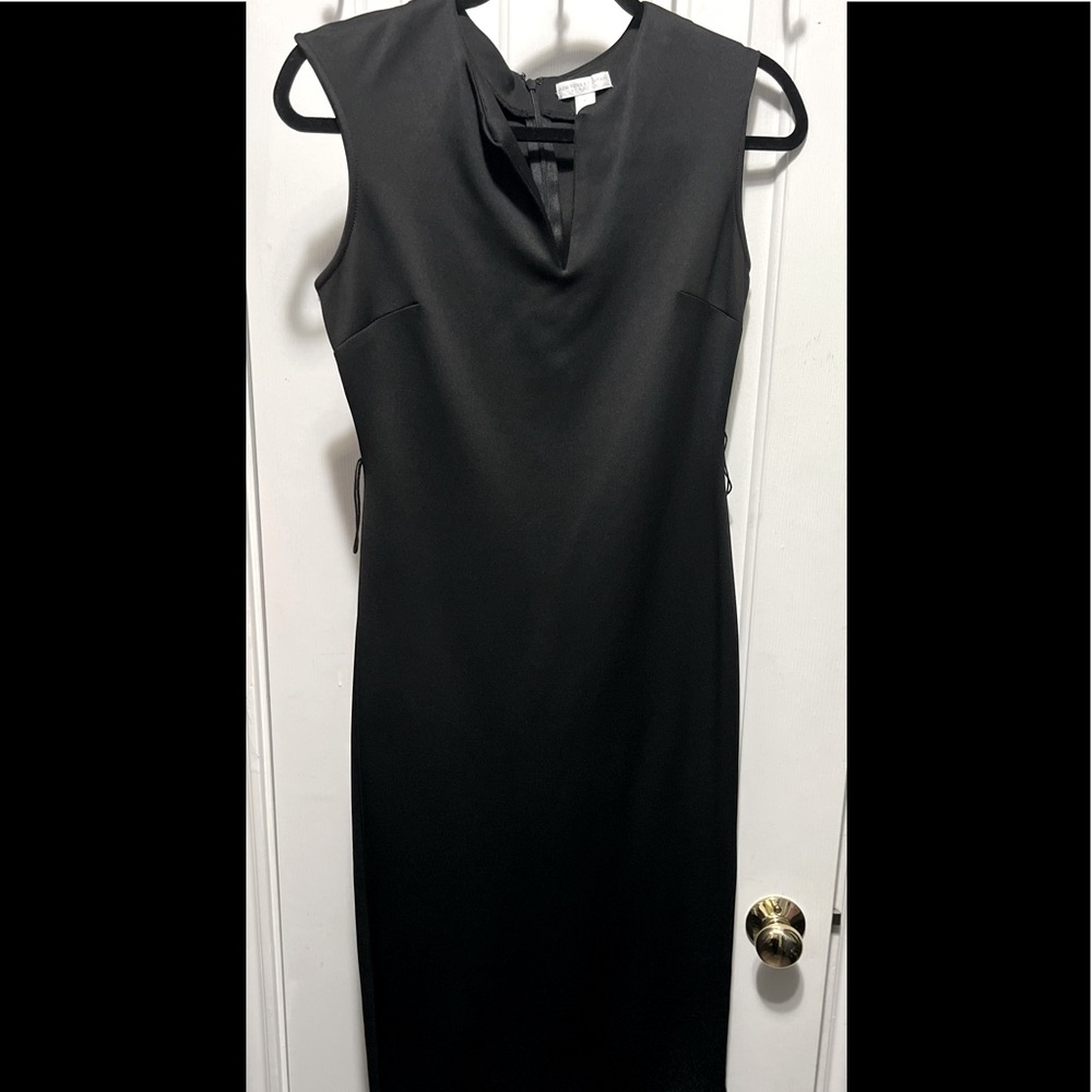 Stretchy black silhouette dress. Goes perfect with a belt.